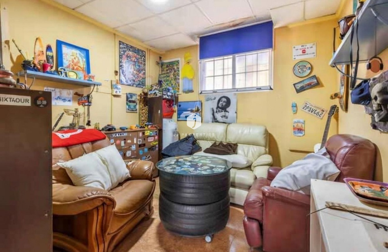 Z drugiej ręki - Villa -
Torrevieja - aguas nuevas