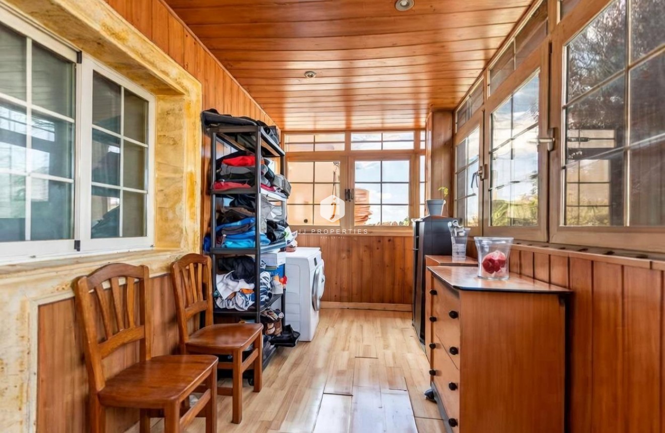 Z drugiej ręki - Villa -
Torrevieja - aguas nuevas