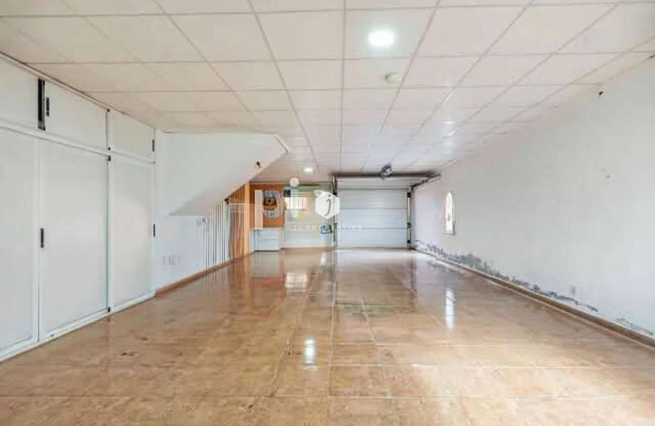 Z drugiej ręki - Villa -
Torrevieja - aguas nuevas