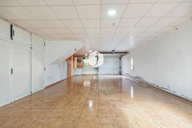 Z drugiej ręki - Villa -
Torrevieja - aguas nuevas