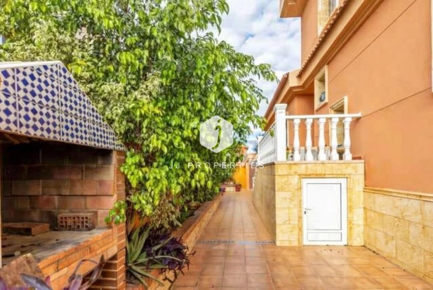 Z drugiej ręki - Villa -
Torrevieja - aguas nuevas