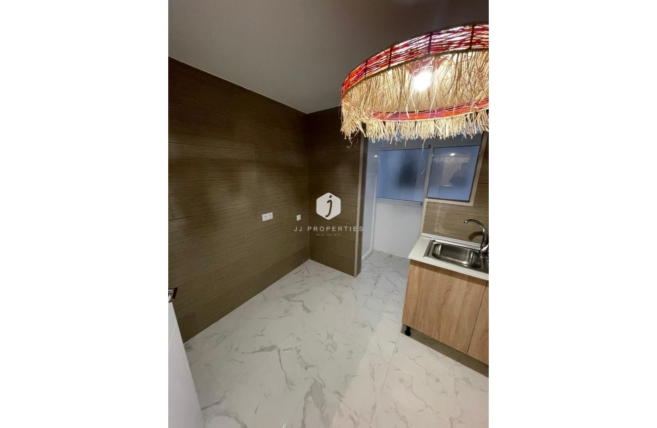 Resale - Apartment / flat -
Torrevieja - Costa Blanca