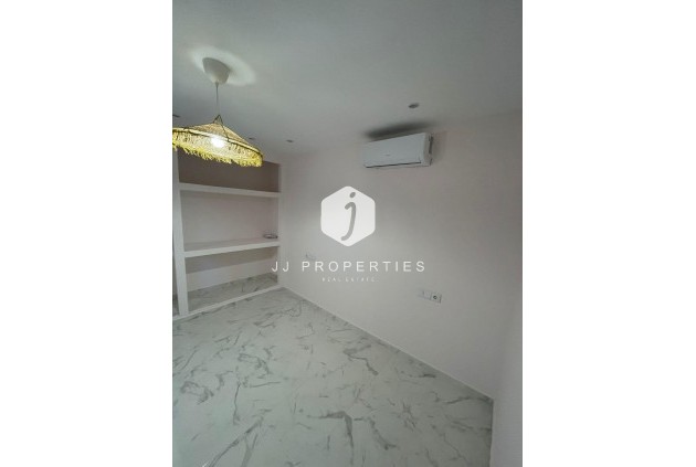 Resale - Apartment / flat -
Torrevieja - Costa Blanca