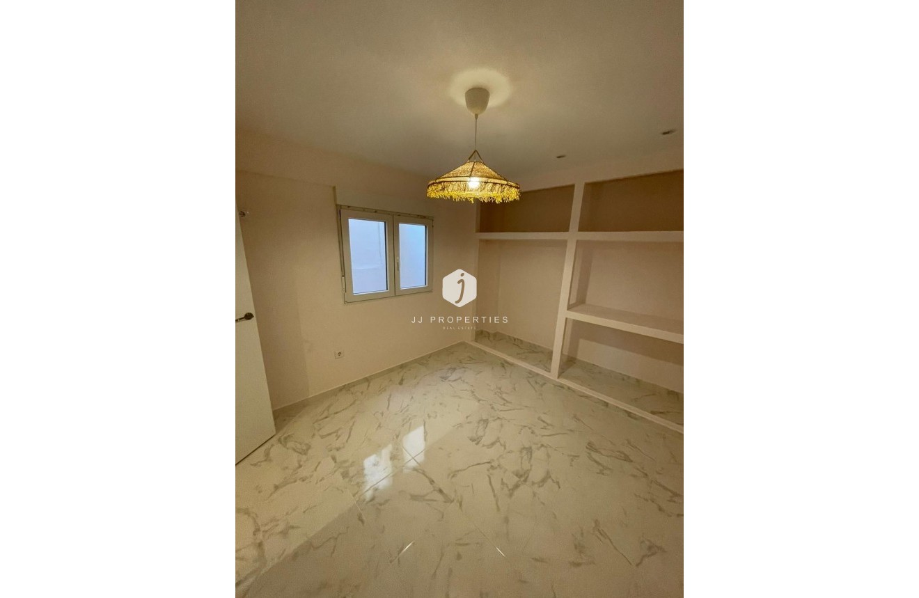 Resale - Apartment / flat -
Torrevieja - Costa Blanca