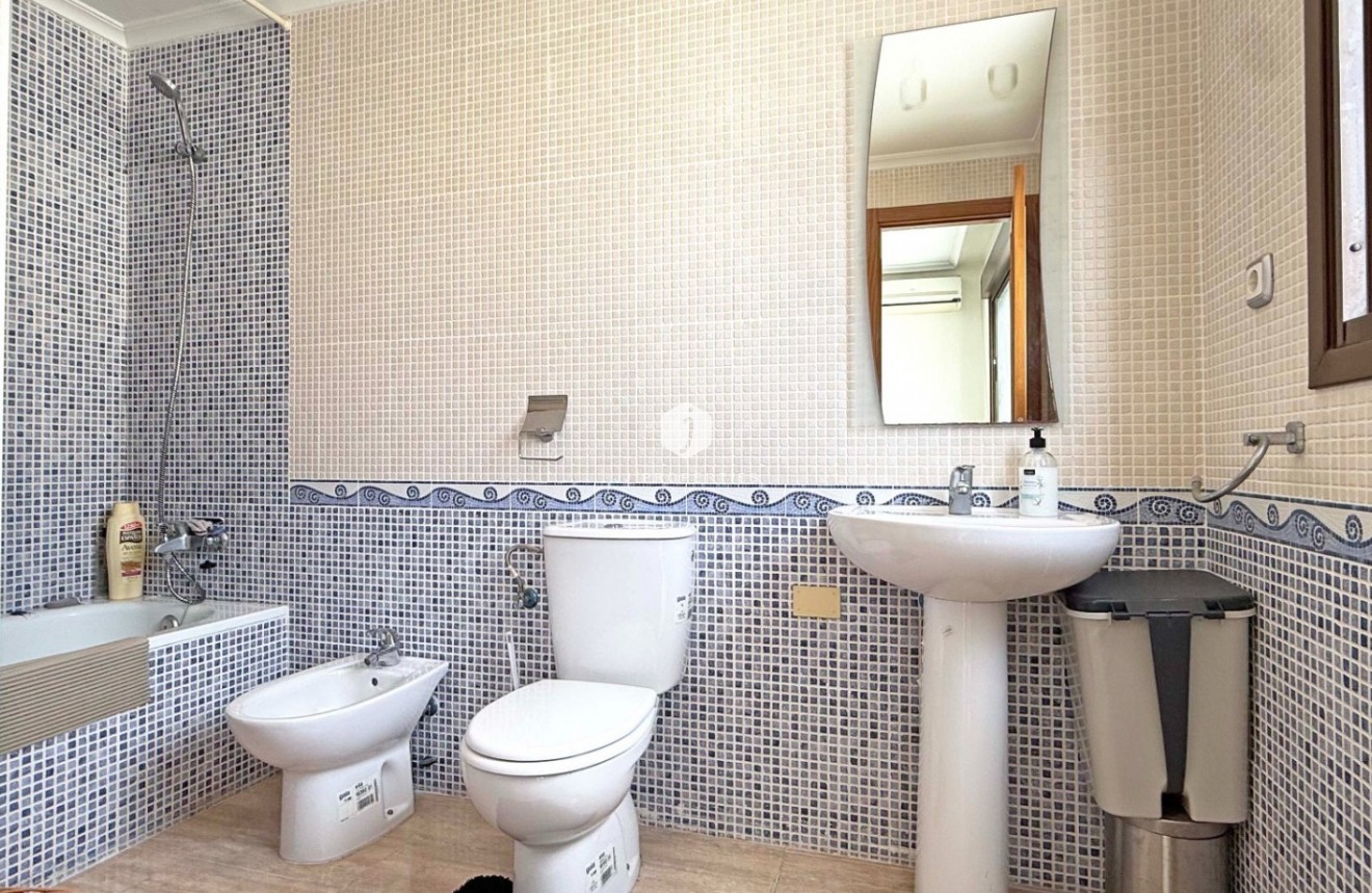 Z drugiej ręki - Mieszkanie w bloku -
Torrevieja - Costa Blanca