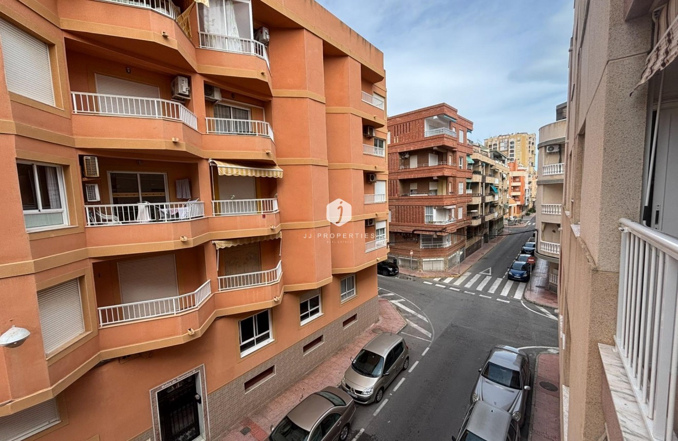 Resale - Apartment / flat -
Torrevieja - Playa de los Locos