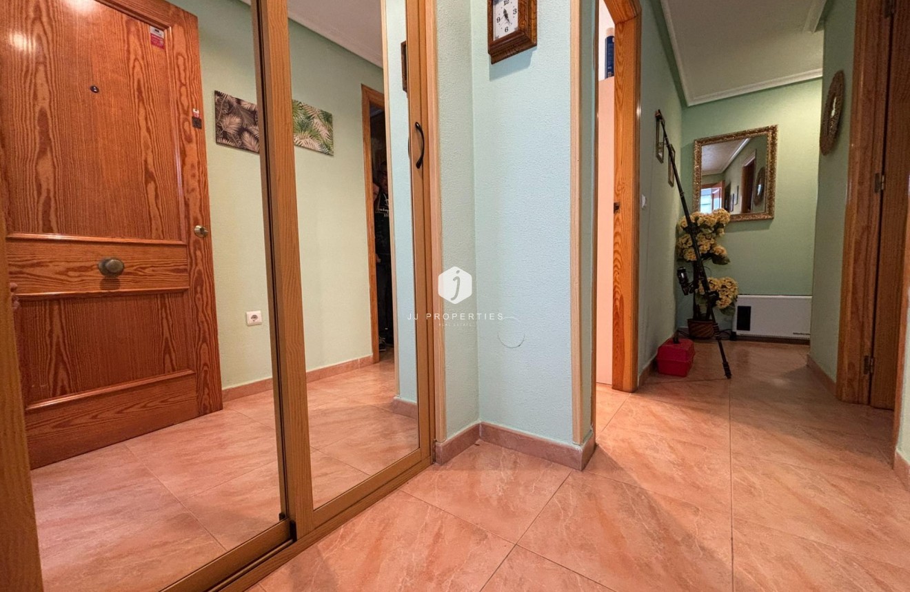 Resale - Apartment / flat -
Torrevieja - Playa de los Locos