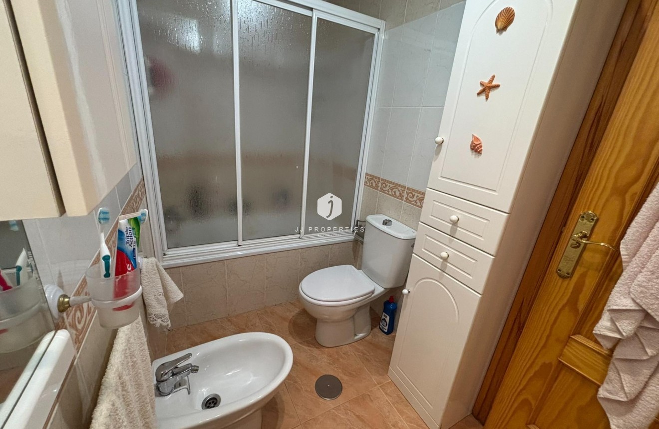 Resale - Apartment / flat -
Torrevieja - Playa de los Locos