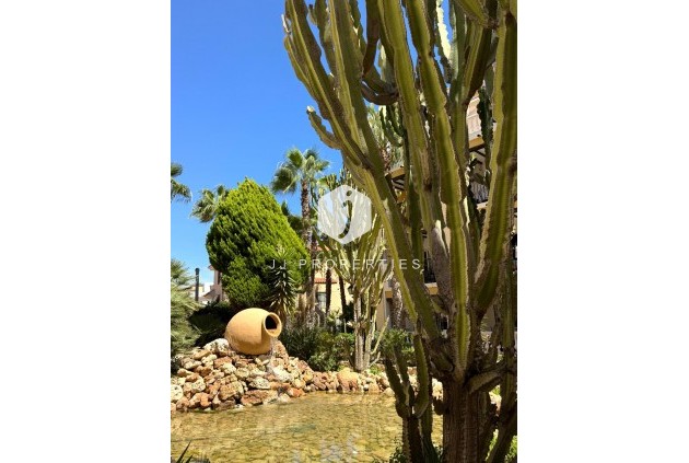 D'occasion - Attique -
Torrevieja - Los Frutales