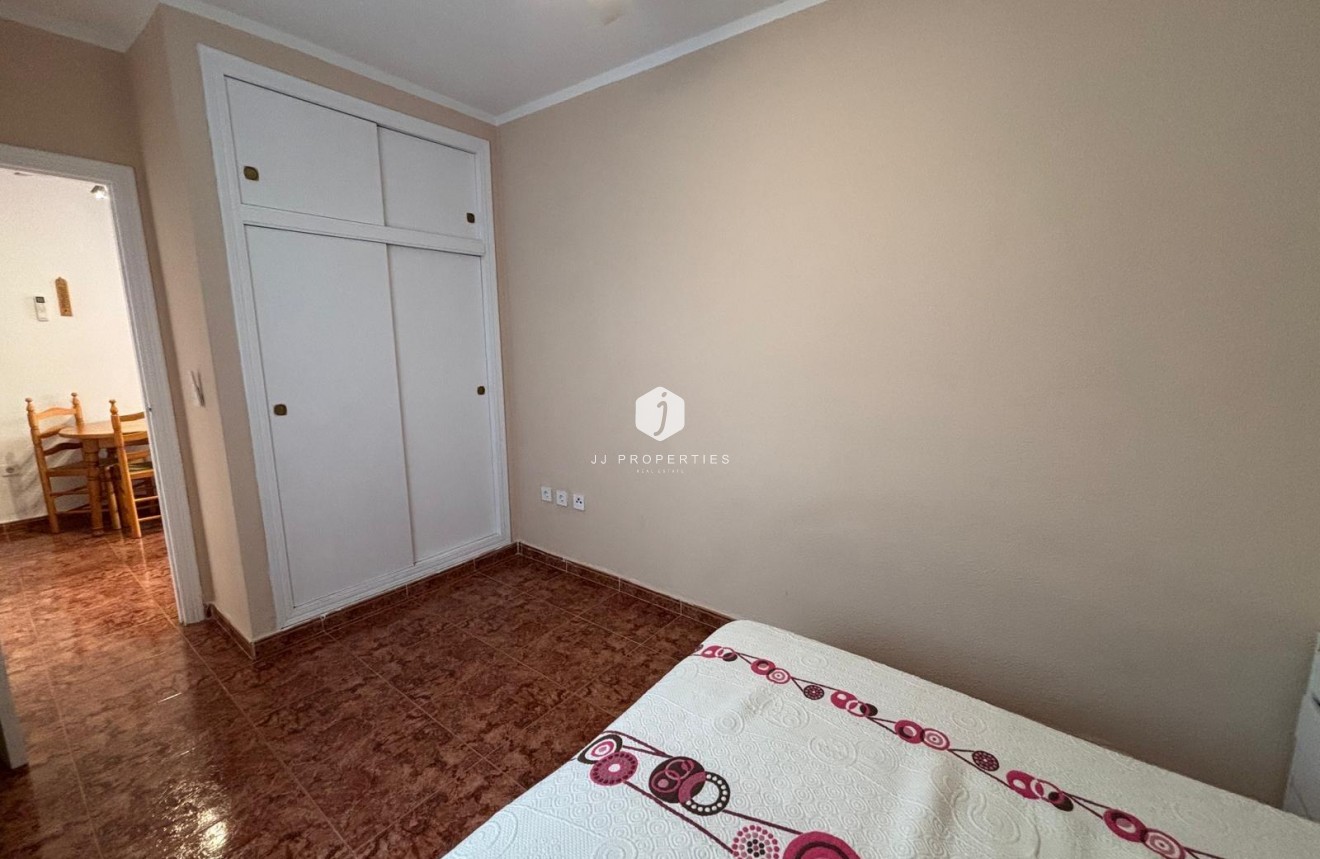 Z drugiej ręki - Mieszkanie w bloku -
Torrevieja - Playa del Cura