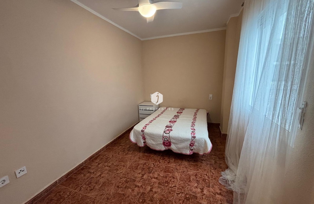 Z drugiej ręki - Mieszkanie w bloku -
Torrevieja - Playa del Cura