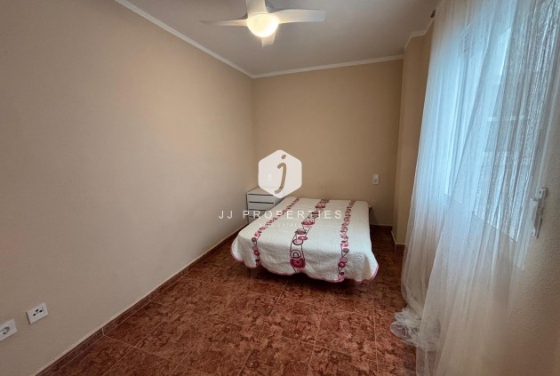 Z drugiej ręki - Mieszkanie w bloku -
Torrevieja - Playa del Cura