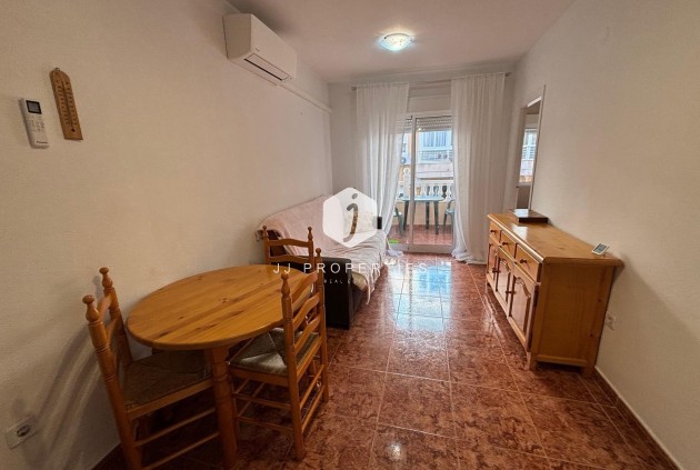 Z drugiej ręki - Mieszkanie w bloku -
Torrevieja - Playa del Cura