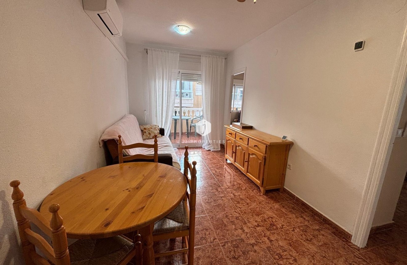 Z drugiej ręki - Mieszkanie w bloku -
Torrevieja - Playa del Cura