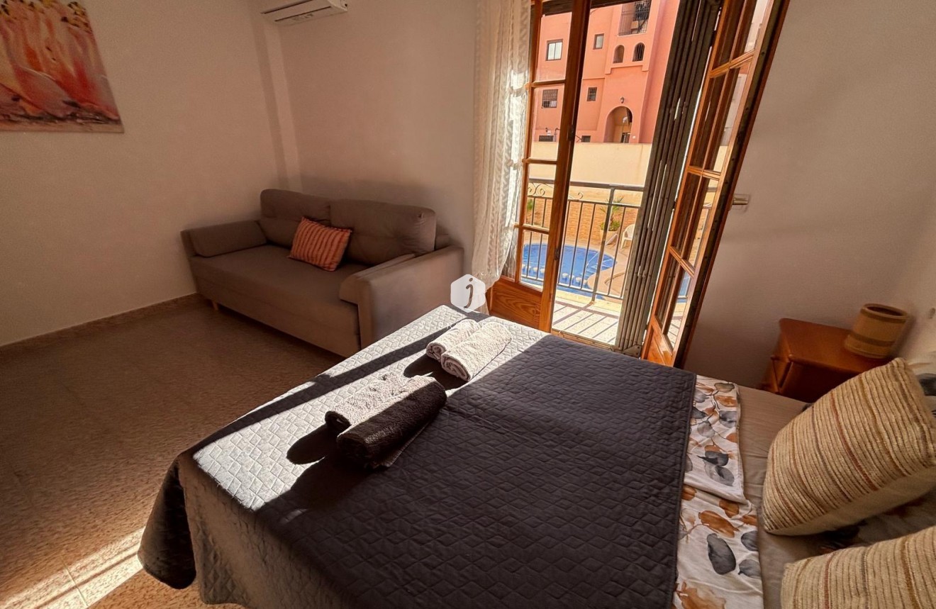 Z drugiej ręki - Mieszkanie w bloku -
Torrevieja - Los Frutales