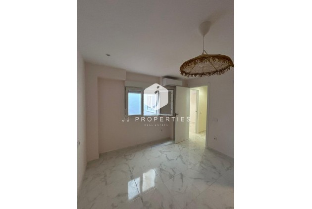 Segunda mano - Apartamento / piso -
Torrevieja