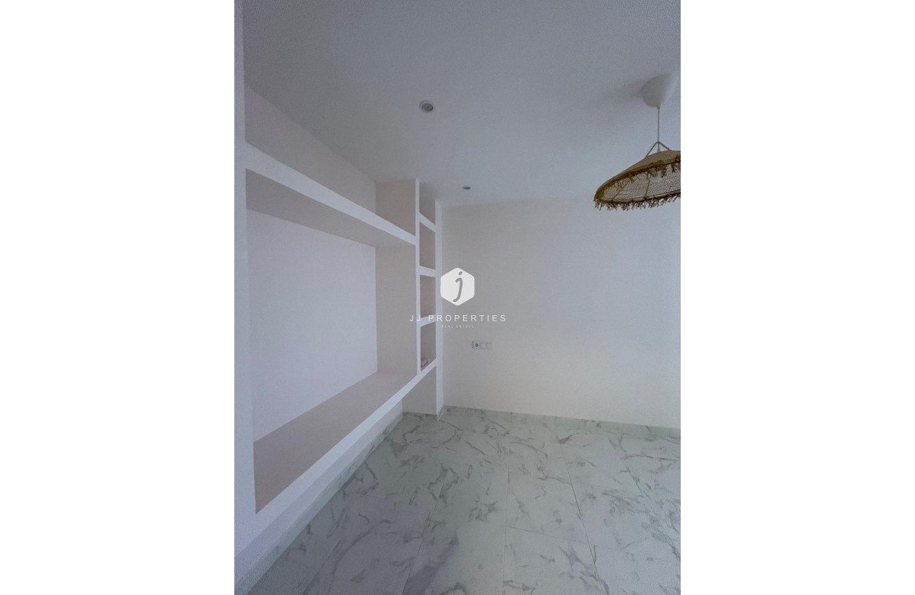 Segunda mano - Apartamento / piso -
Torrevieja