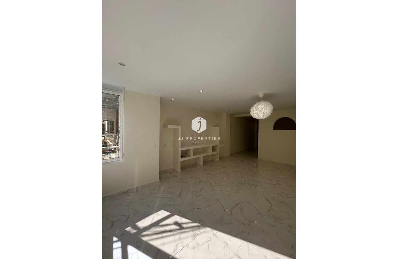 Segunda mano - Apartamento / piso -
Torrevieja