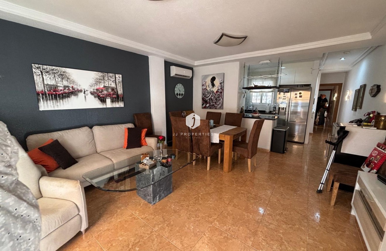 Resale - Apartment / flat -
Torrevieja
