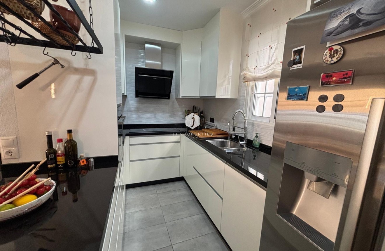 Resale - Apartment / flat -
Torrevieja