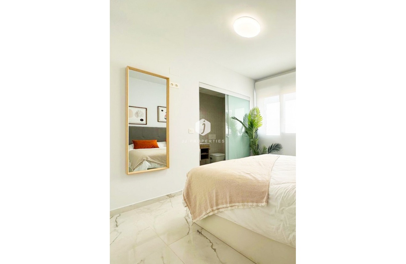 D'occasion - Appartement -
Torrevieja - Costa Blanca