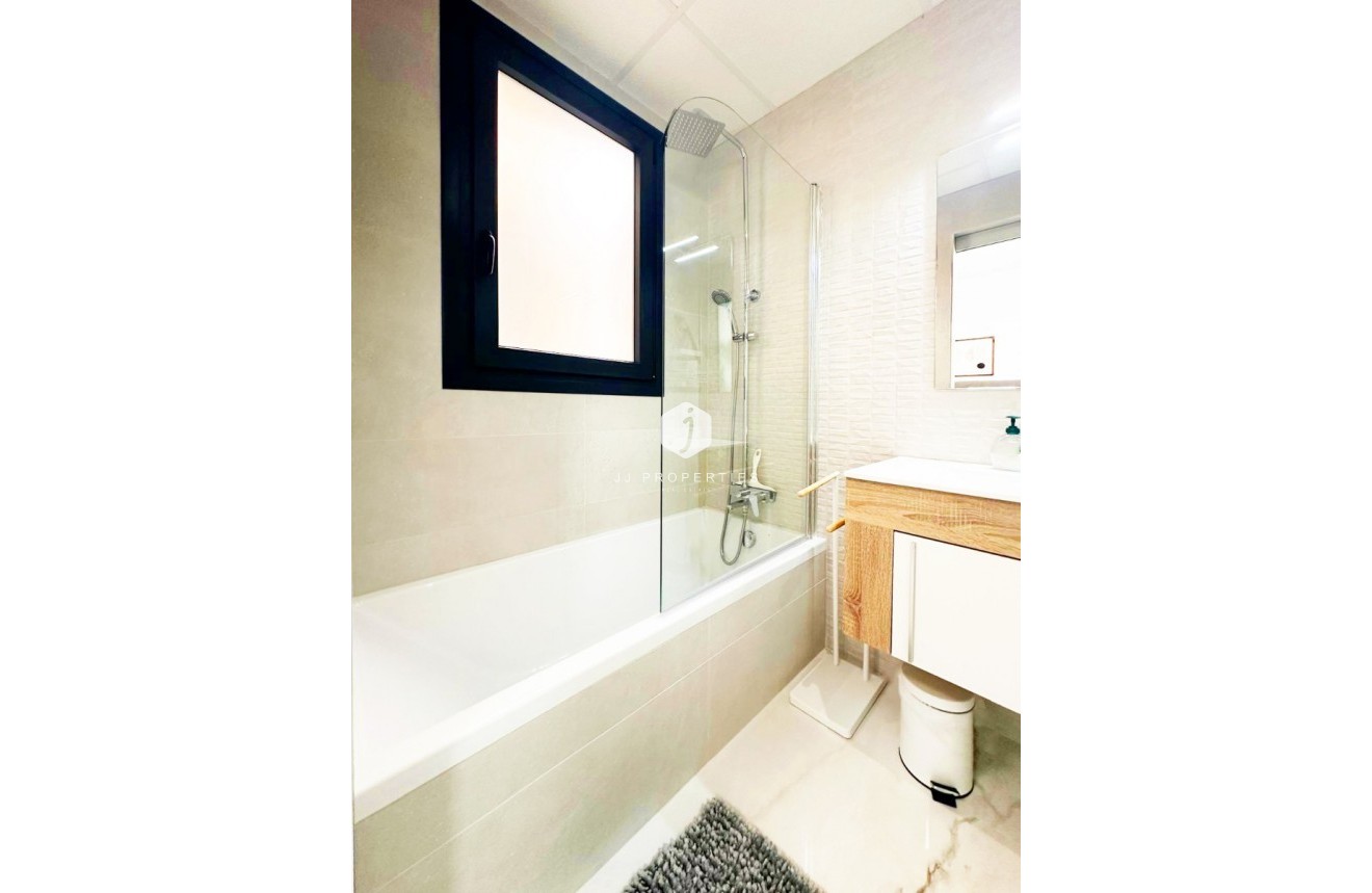 D'occasion - Appartement -
Torrevieja - Costa Blanca