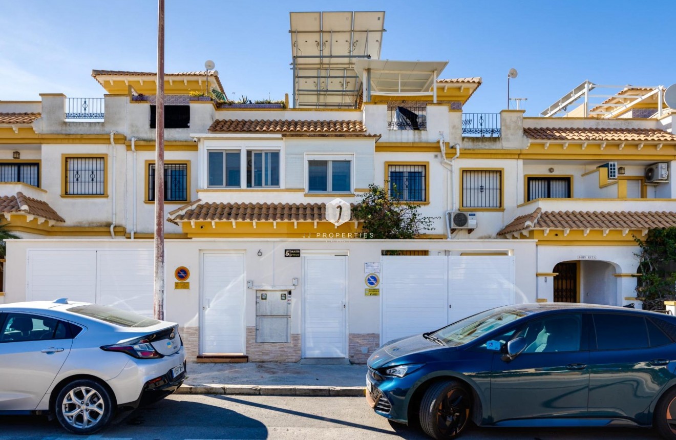 Resale - Chalet -
Torrevieja - Parque las naciones