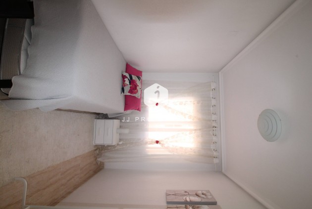 Resale - Apartment / flat -
Torrevieja - Centro