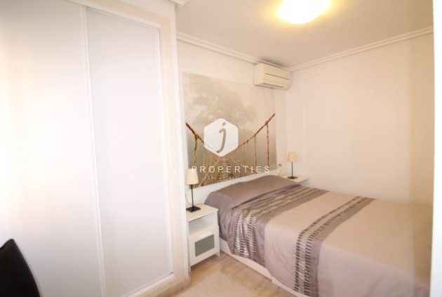 Resale - Apartment / flat -
Torrevieja - Centro