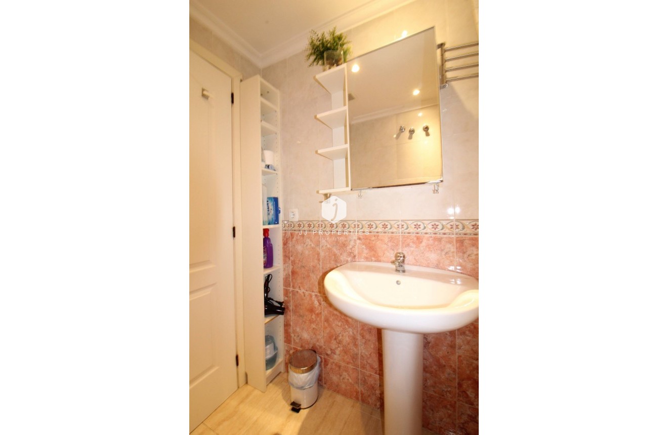 Resale - Apartment / flat -
Torrevieja - Centro