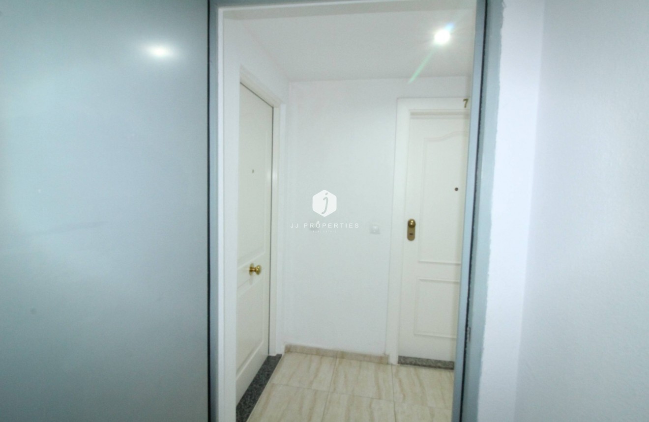 Resale - Apartment / flat -
Torrevieja - Centro