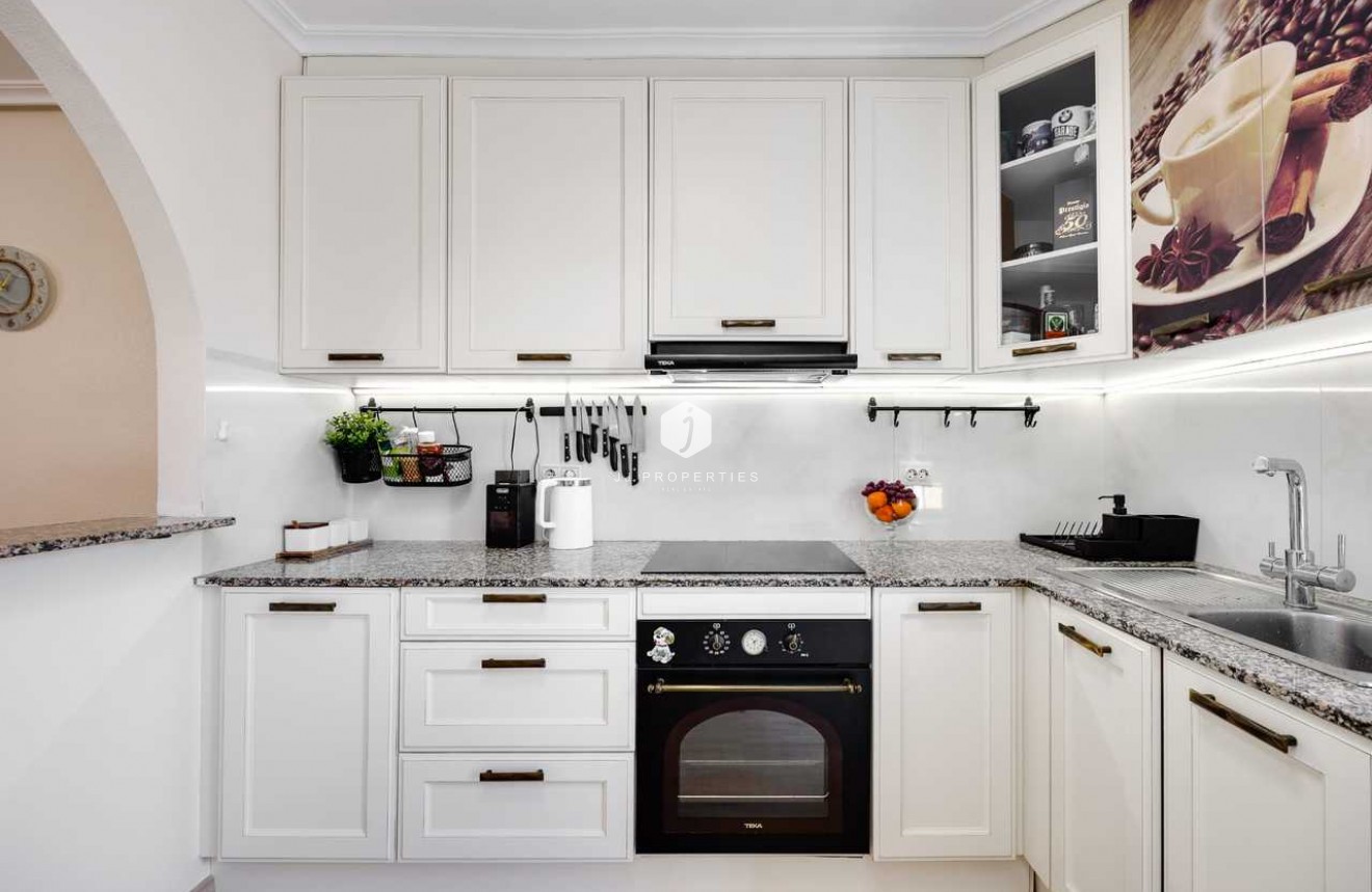 Resale - Chalet -
Torrevieja - Costa Blanca