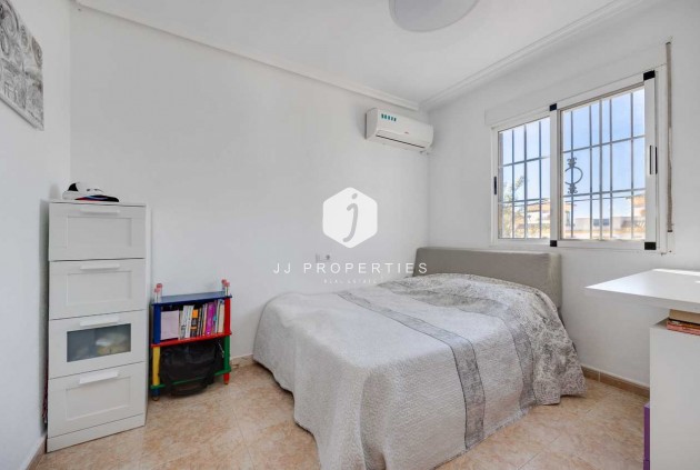 Resale - Chalet -
Torrevieja - Costa Blanca