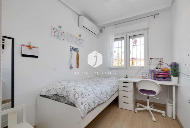 Resale - Chalet -
Torrevieja - Costa Blanca