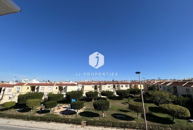 Resale - Chalet -
Torrevieja - Costa Blanca