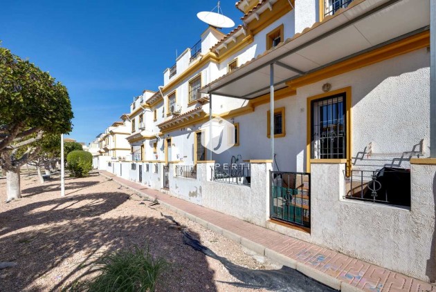 Resale - Chalet -
Torrevieja - Costa Blanca
