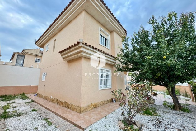 Resale - Villa -
Torrevieja - Costa Blanca