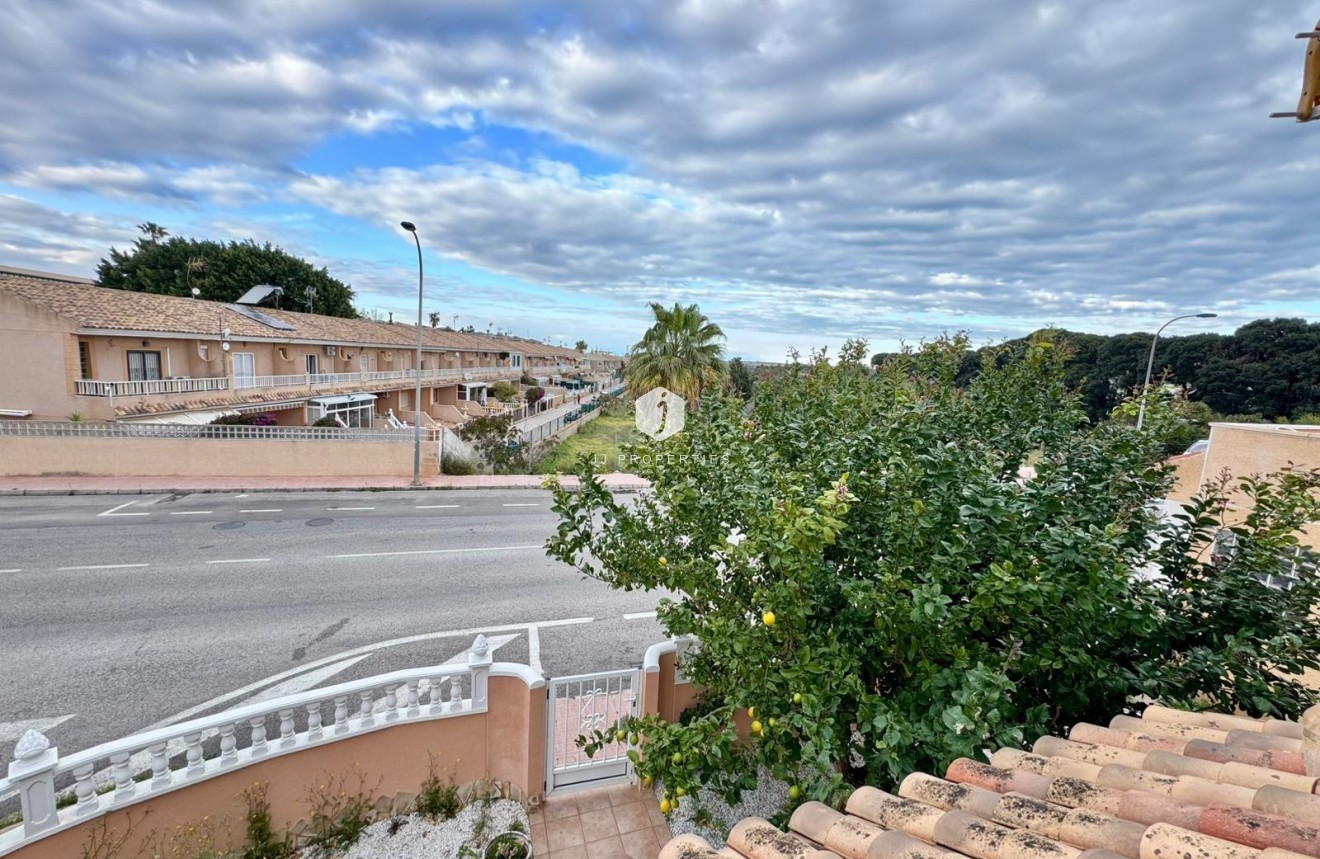 Resale - Villa -
Torrevieja - Costa Blanca
