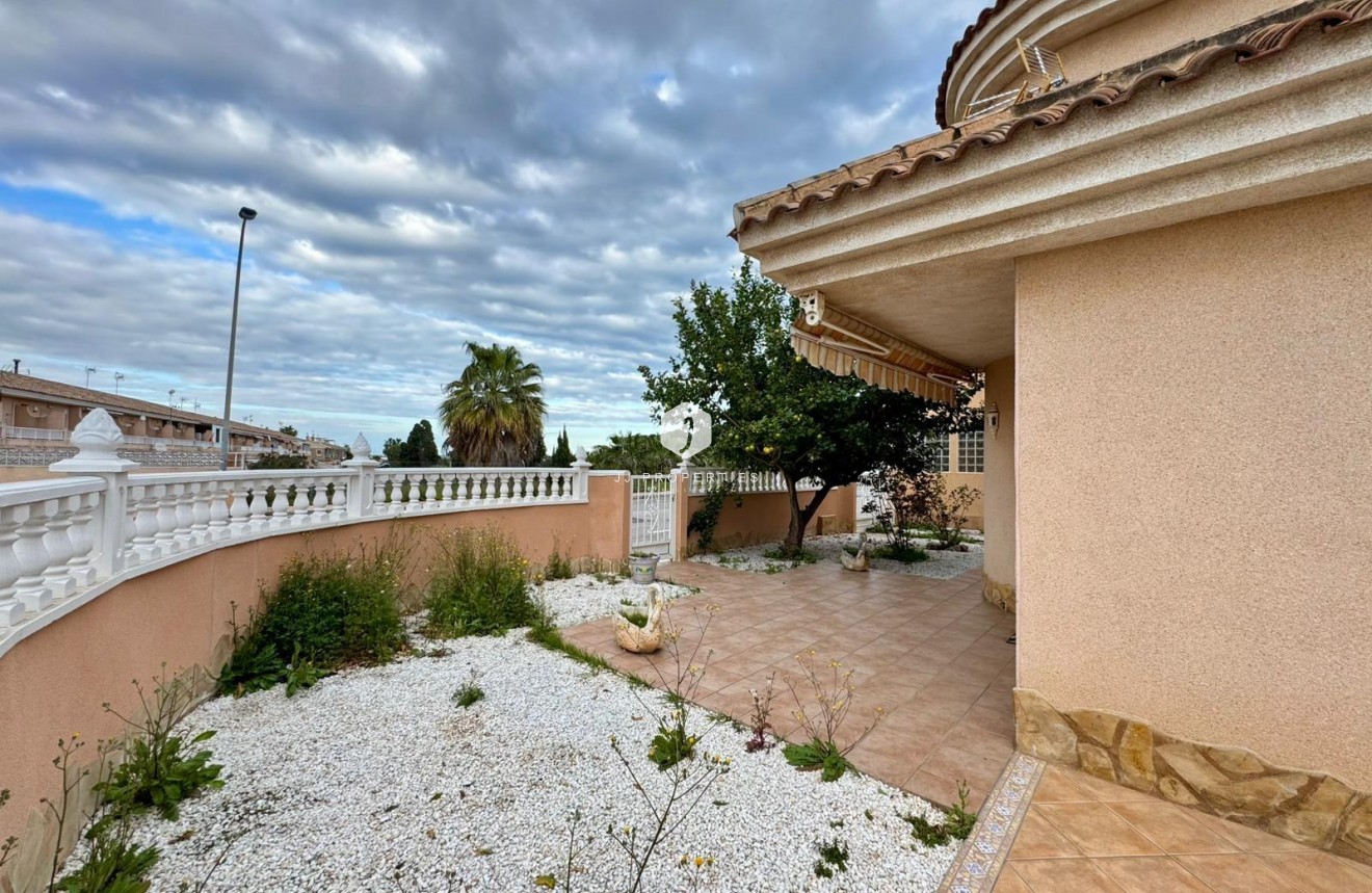 Resale - Villa -
Torrevieja - Costa Blanca