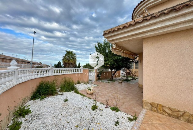 Resale - Villa -
Torrevieja - Costa Blanca