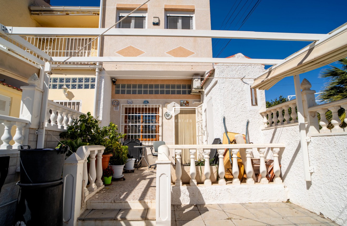 Resale - Chalet -
Torrevieja - Costa Blanca