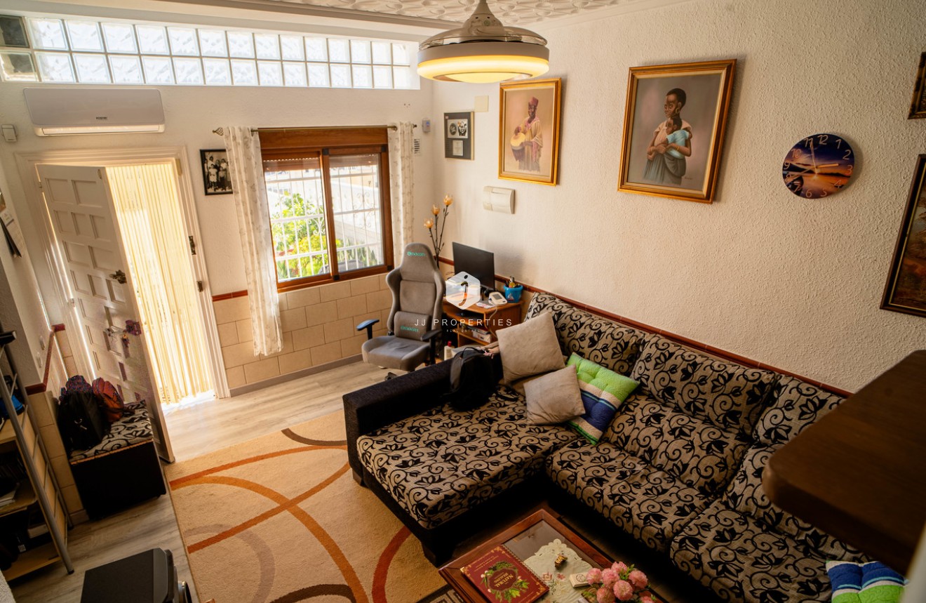 Resale - Chalet -
Torrevieja - Costa Blanca