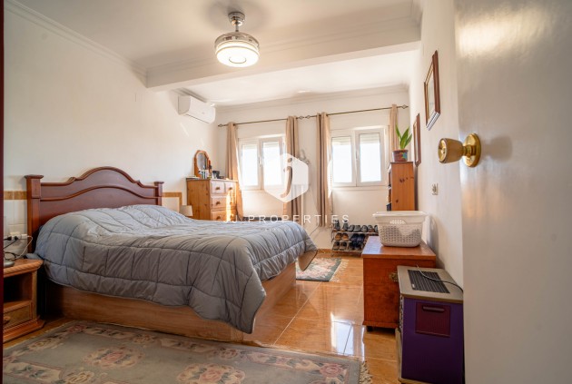 Resale - Chalet -
Torrevieja - Costa Blanca