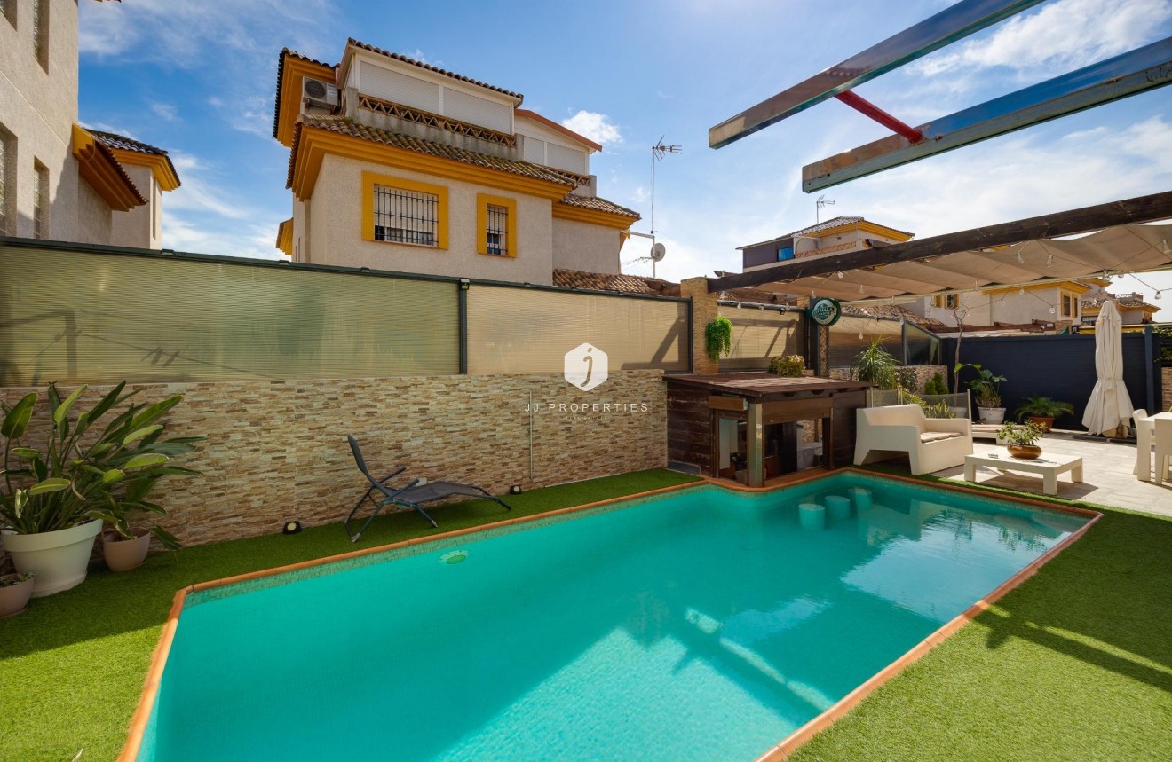 Resale - Villa -
Los Montesinos - La herrada