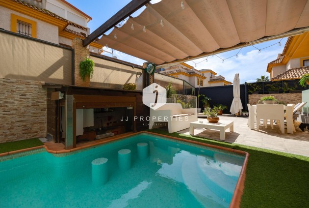 Resale - Villa -
Los Montesinos - La herrada