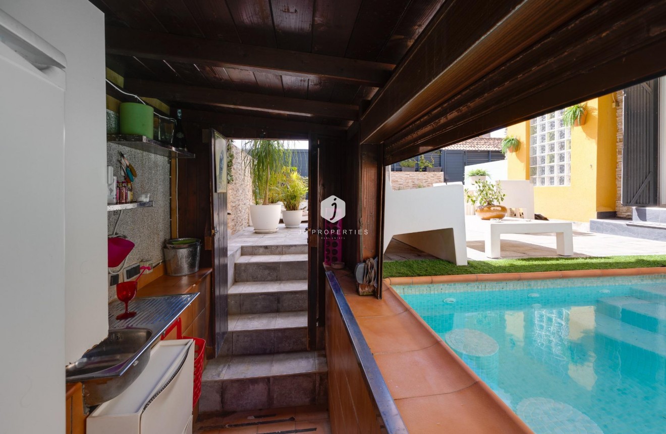 Resale - Villa -
Los Montesinos - La herrada