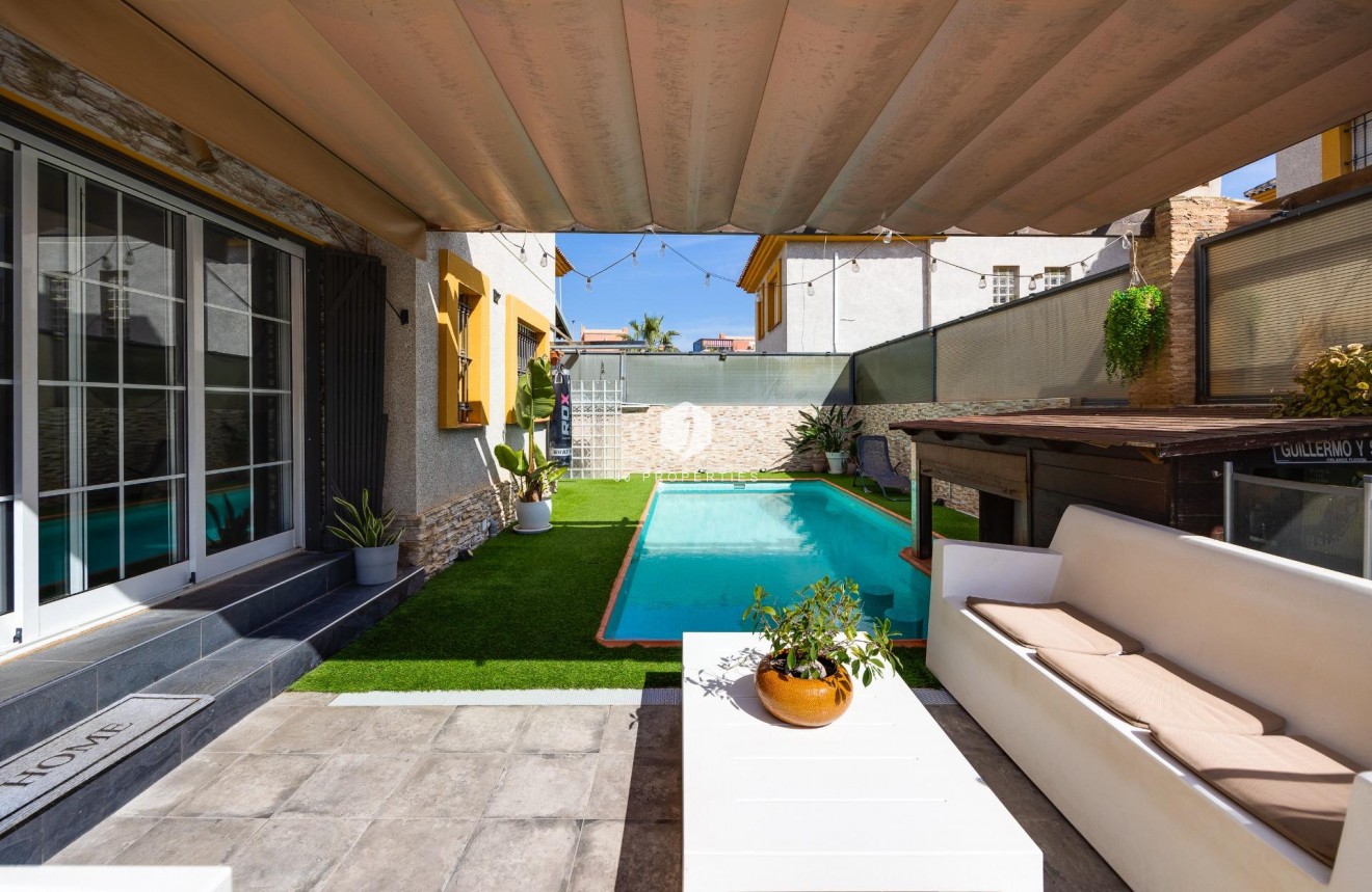 Resale - Villa -
Los Montesinos - La herrada