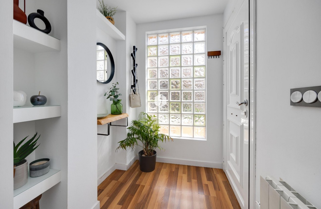 Resale - Villa -
Los Montesinos - La herrada