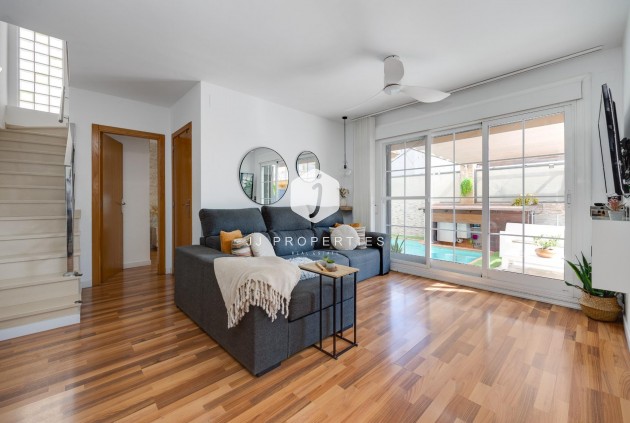 Resale - Villa -
Los Montesinos - La herrada