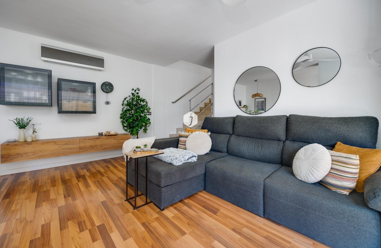 Resale - Villa -
Los Montesinos - La herrada